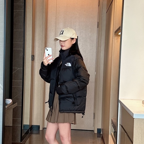 The North Face Women’s 1996 Retro Nuptse Jacket Black 700 Down Fill Puffer NWT - Picture 4 of 9